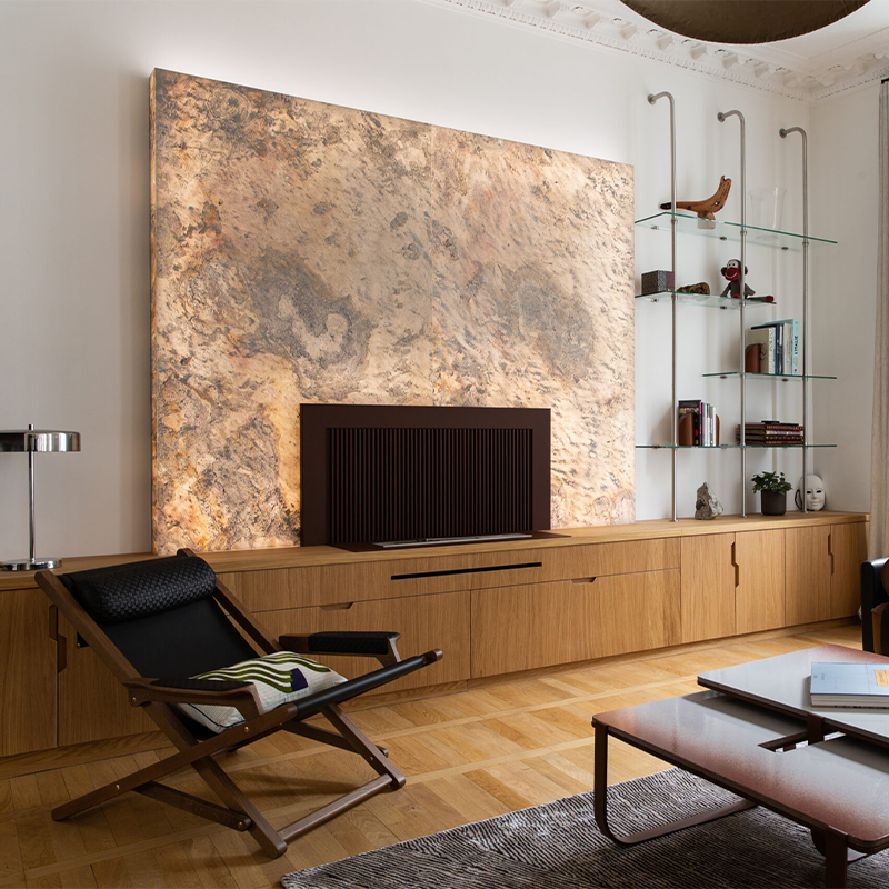 Mur TV et panneau mural en feuille de pierre naturelle rétroéclairée pour salon contemporain