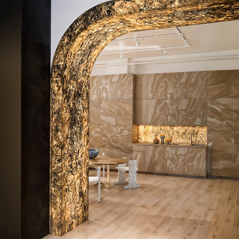 Arc décoratif en feuille de pierre naturelle rétroéclairée pour salon ou hall d’entrée moderne